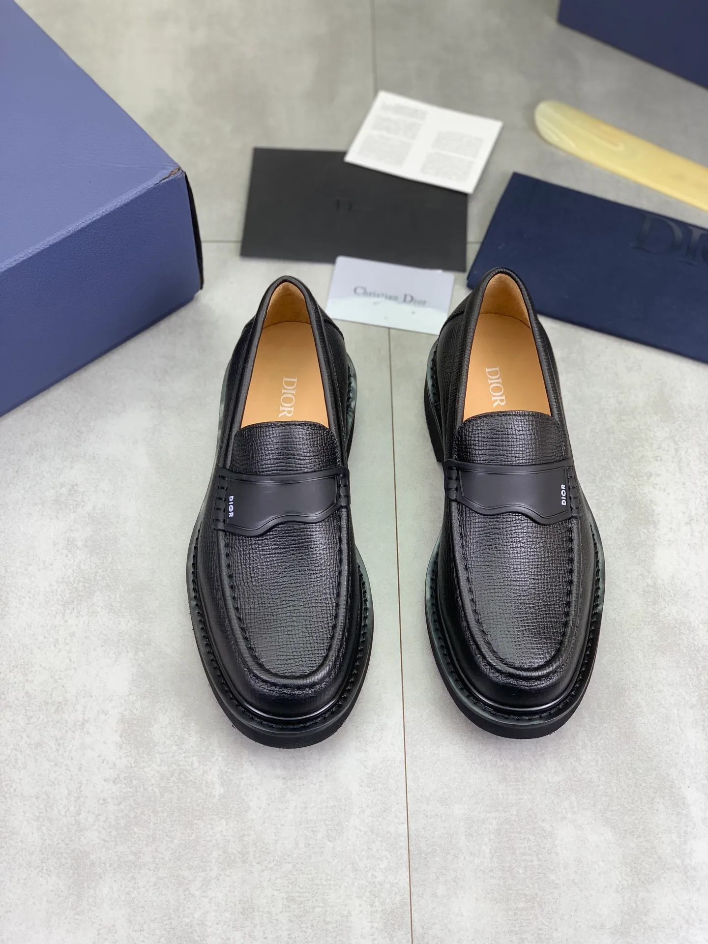 Factory price P800 💰Original quality, top version🔱 DIOR——Dior Men's business casual leather shoes, top quality products. 1:1 shipment ⬆️Luxurious and noble👞All imported original brand fabrics, just to create a more comfortable wearing experience, upper: original selected open edge beaded calfskin ➕Top imported water-dyed full cow lining, original light and comfortable foam outsole ✔️Number: 39-44 (38.45 can be customized)